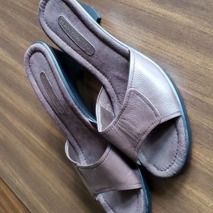 Bandolino Leathet Slides Size 9M